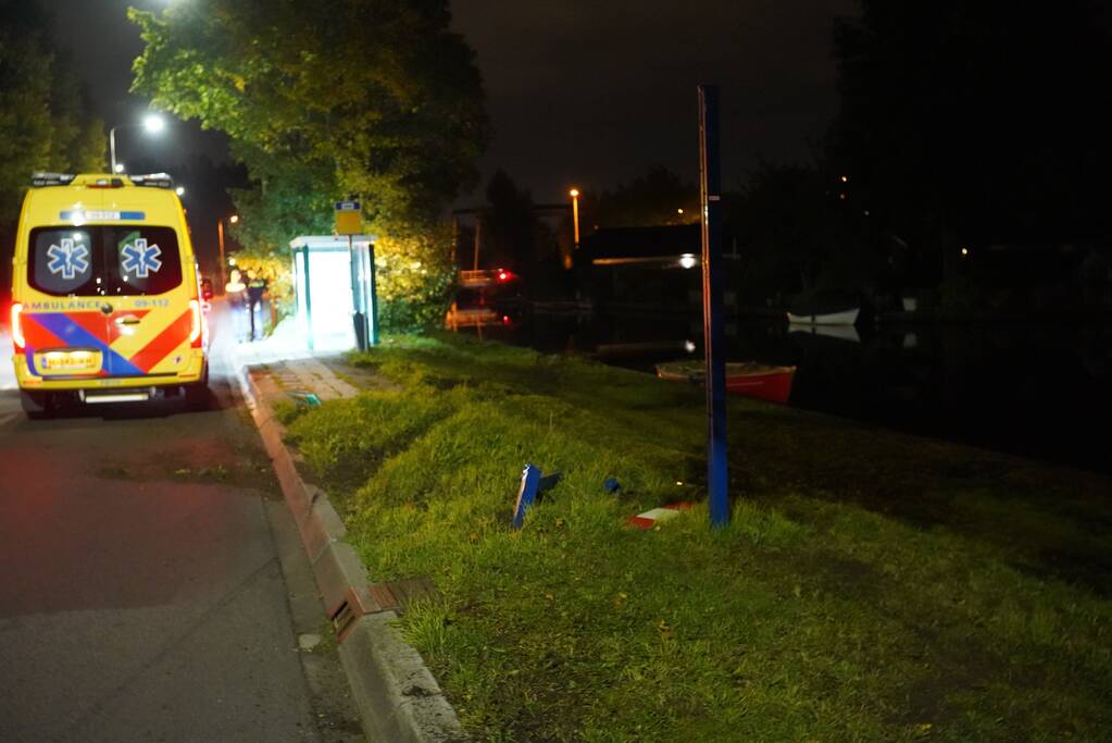 Bestelbus zanger Jason Bouman raakt te water