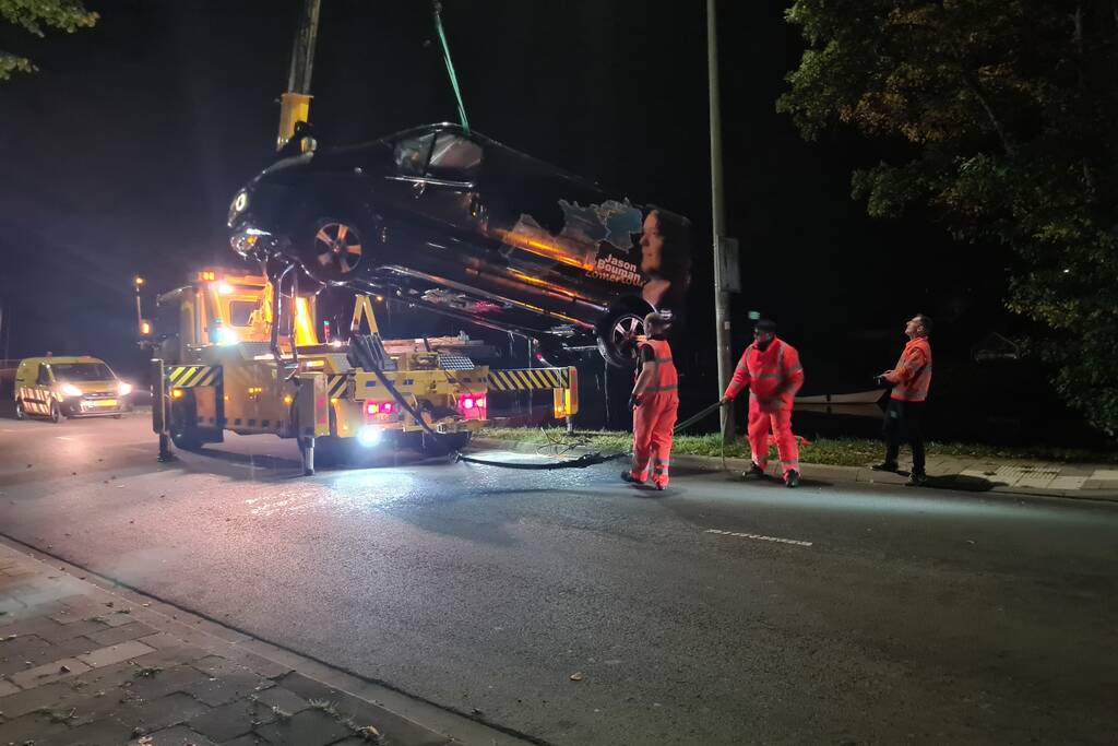 Bestelbus zanger Jason Bouman raakt te water