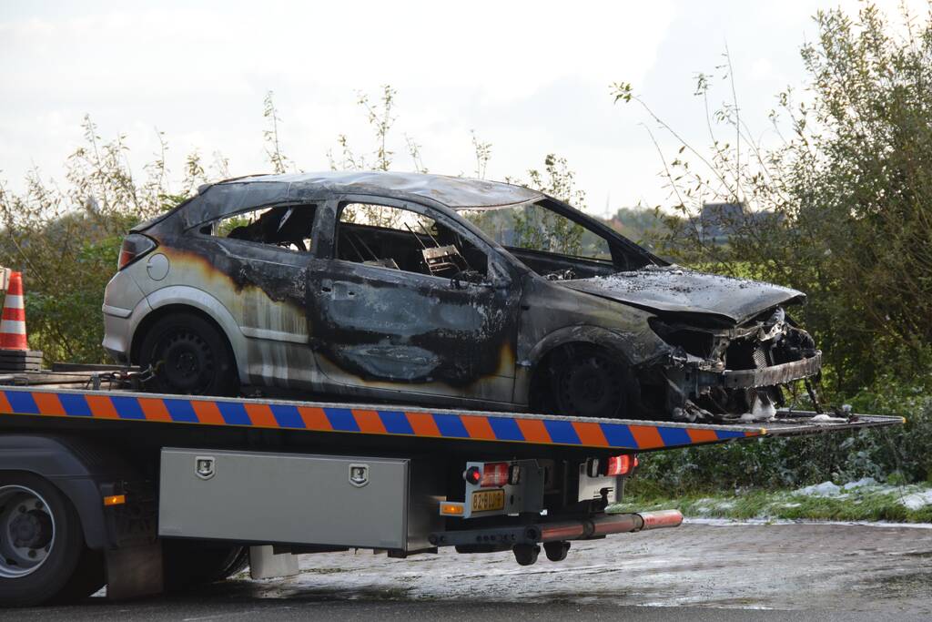 Personenauto verwoest door brand