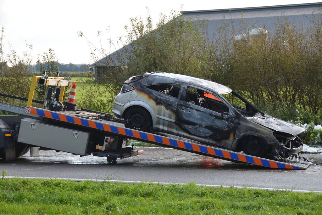 Personenauto verwoest door brand
