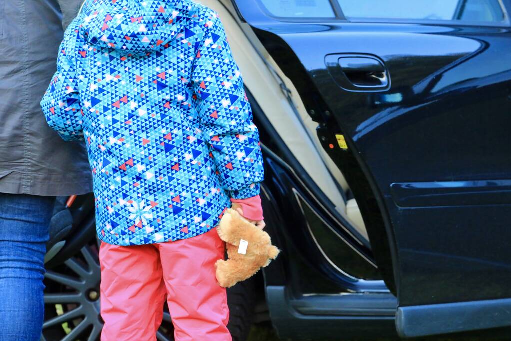 Flinke schade tussen twee voertuigen op kruising