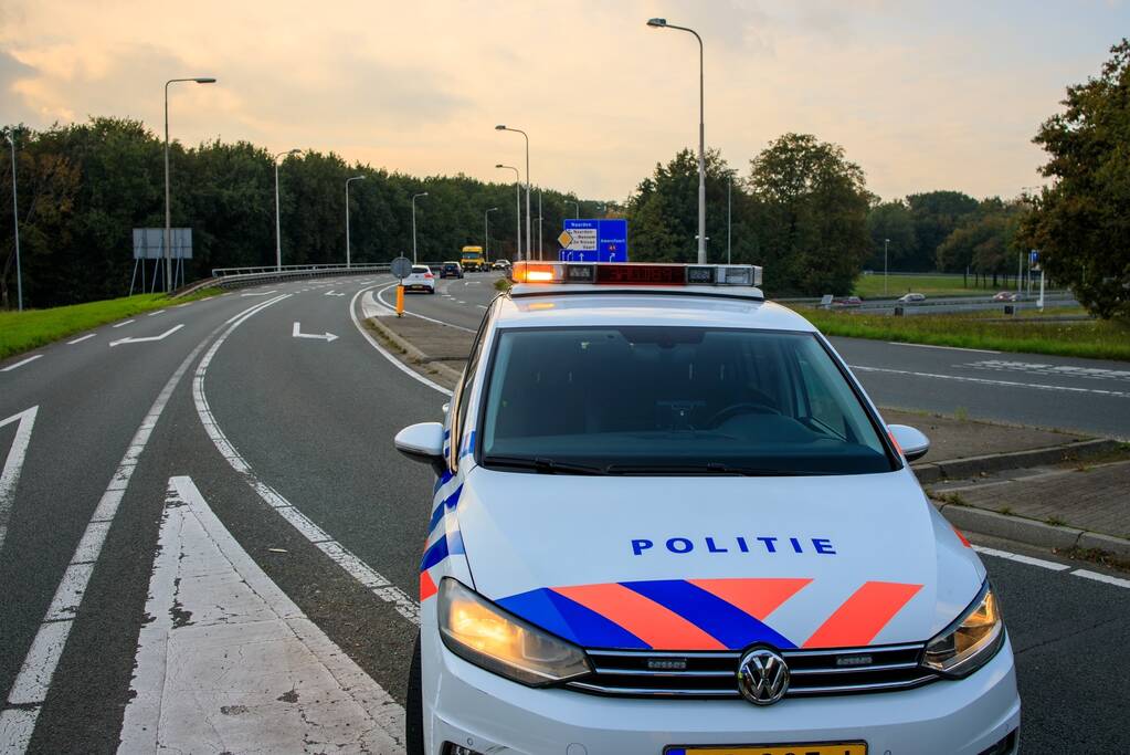 Flinke schade tussen twee voertuigen op kruising