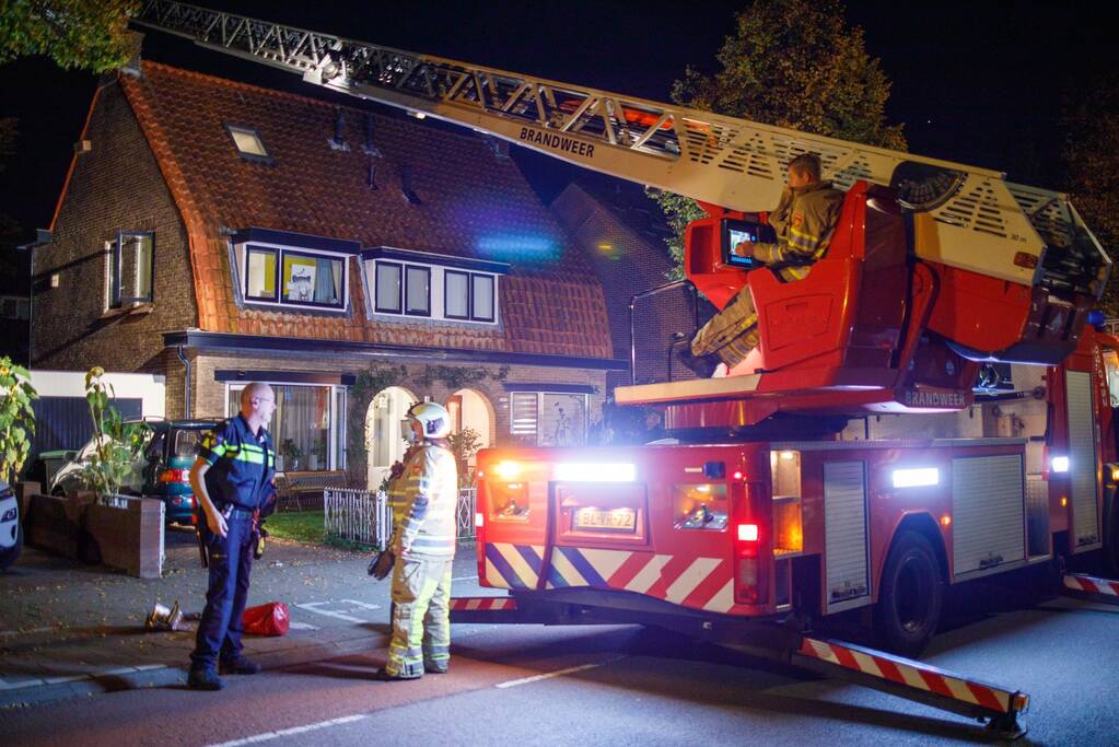 Brand in schoorsteen van woning