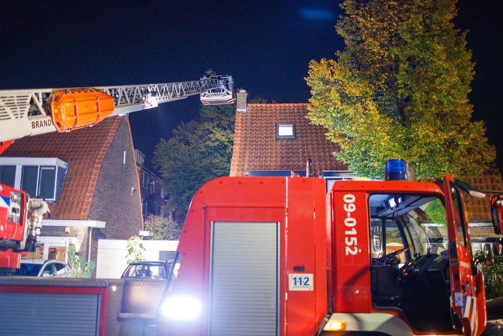Brand in schoorsteen van woning