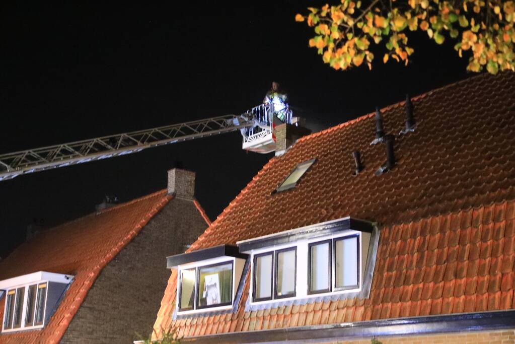 Brand in schoorsteen van woning