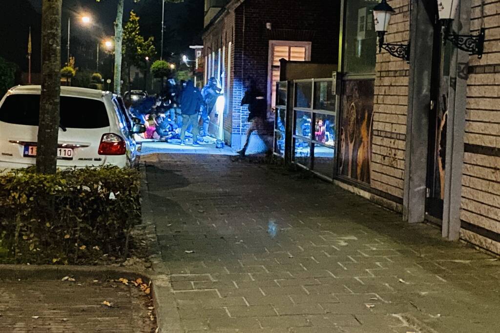 Arrestatieteam valt woning binnen