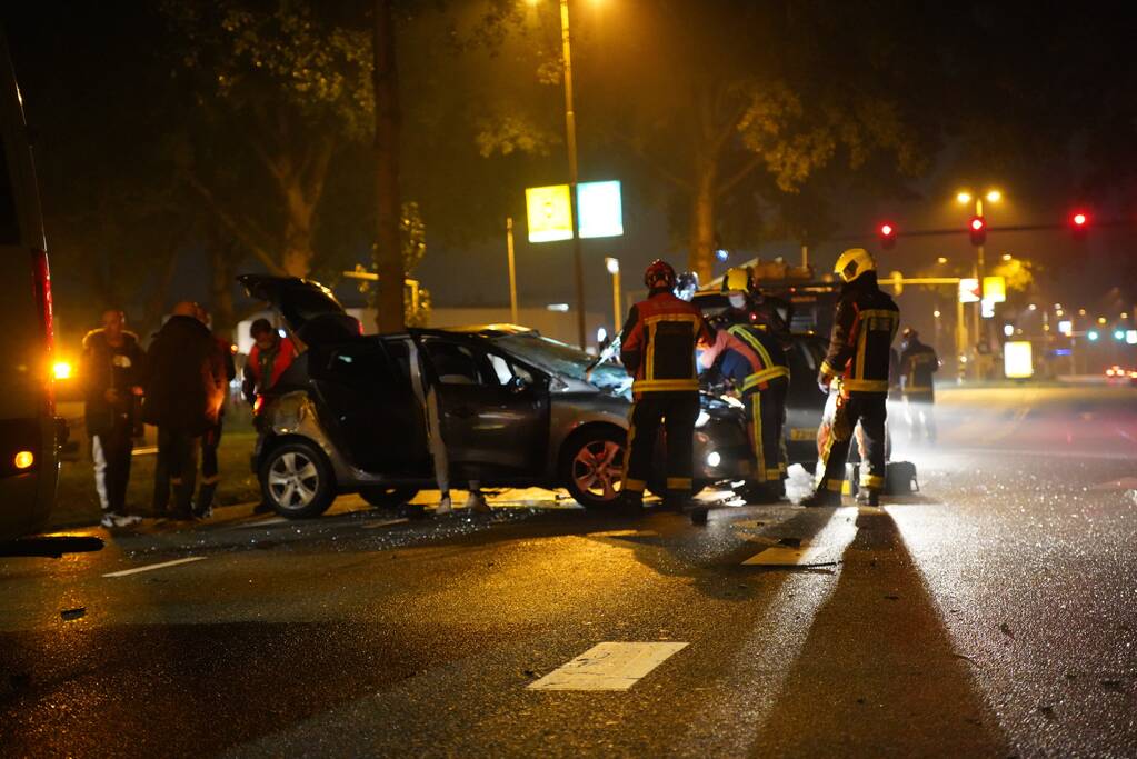 Ravage na botsing met meerdere personenauto's