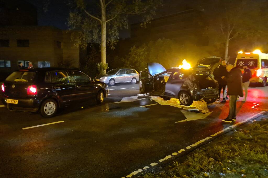 Ravage na botsing met meerdere personenauto's