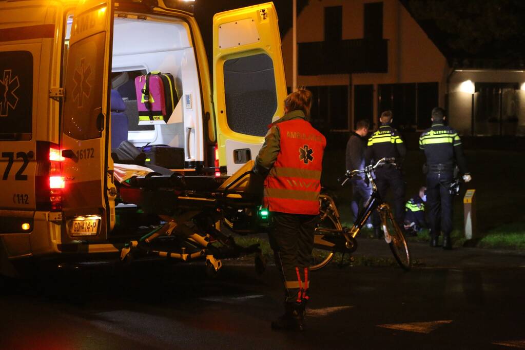 Scooterrijder rijdt sloot in