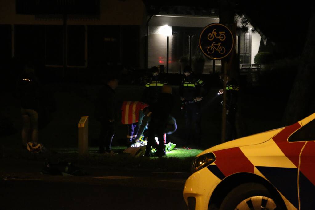 Scooterrijder rijdt sloot in