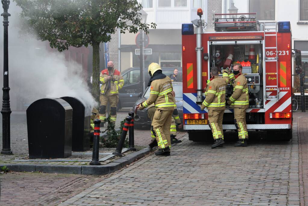 Veel rook door brand in ondergrondse container