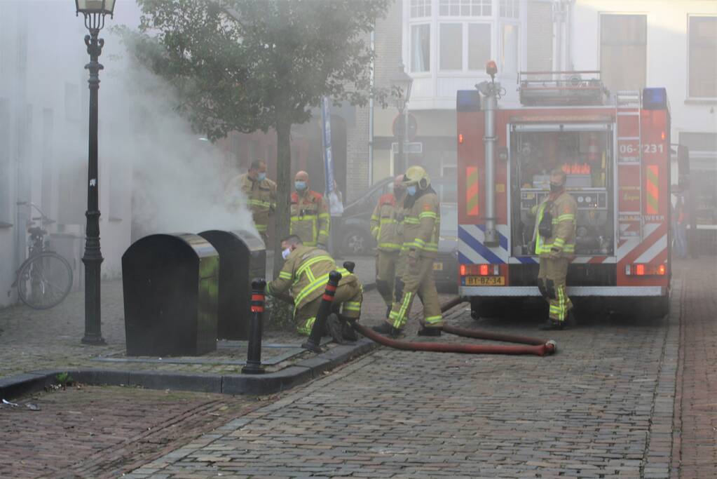 Veel rook door brand in ondergrondse container