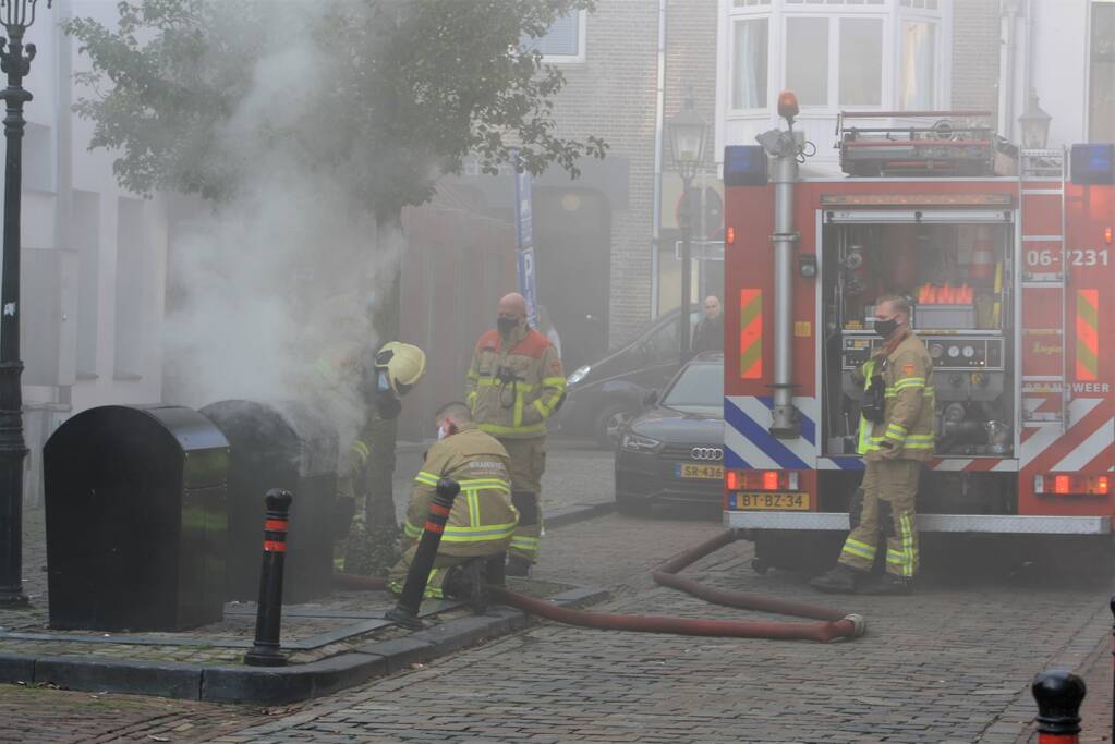 Veel rook door brand in ondergrondse container