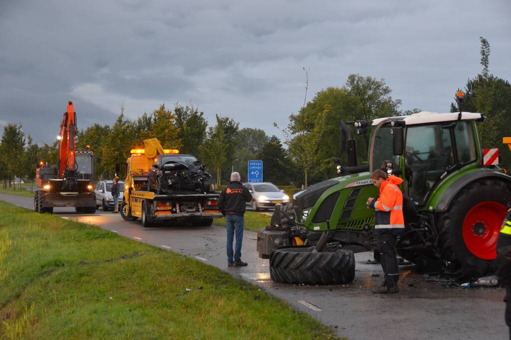 Bestuurder auto gewond bij botsing met tractor