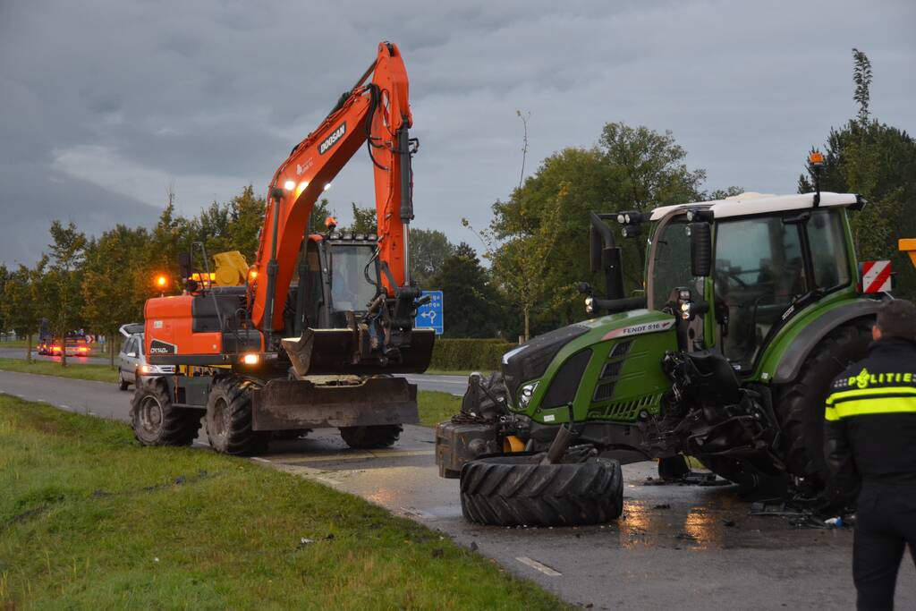 Bestuurder auto gewond bij botsing met tractor