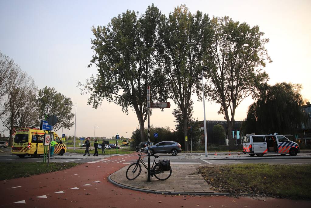 Fietser gewond na botsing met auto