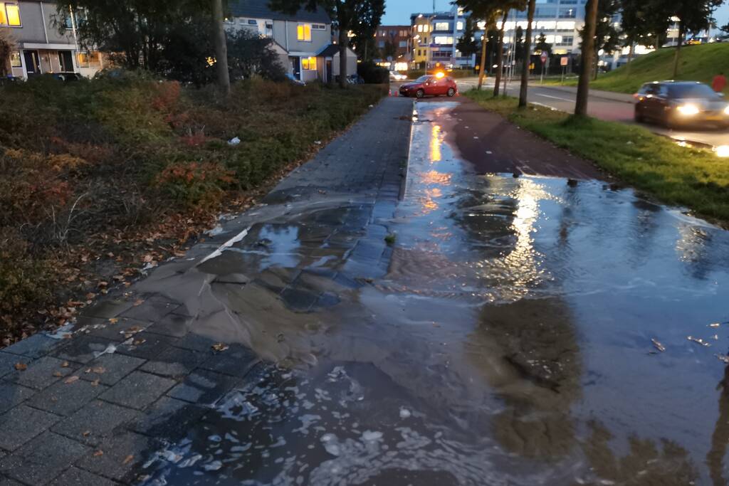 Waterballet na gesprongen leiding