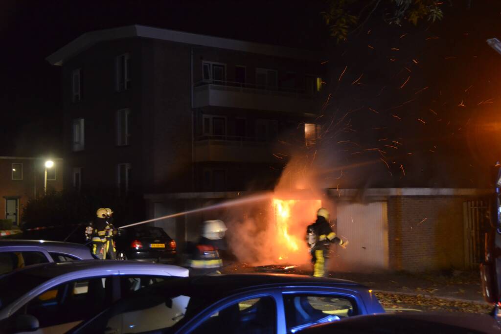 Uitslaande brand in garagebox
