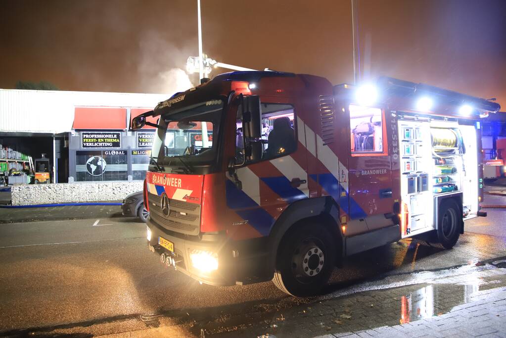 Grote brand in bedrijfspand