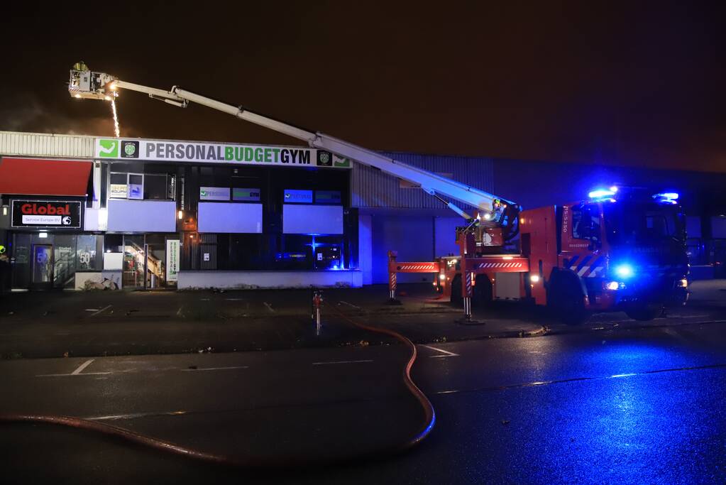 Grote brand in bedrijfspand