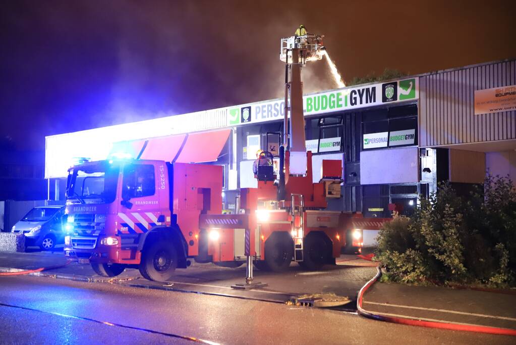 Grote brand in bedrijfspand