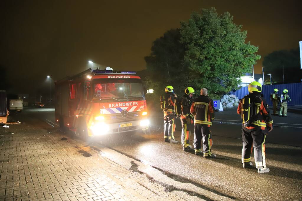 Grote brand in bedrijfspand