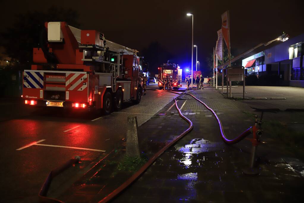 Grote brand in bedrijfspand