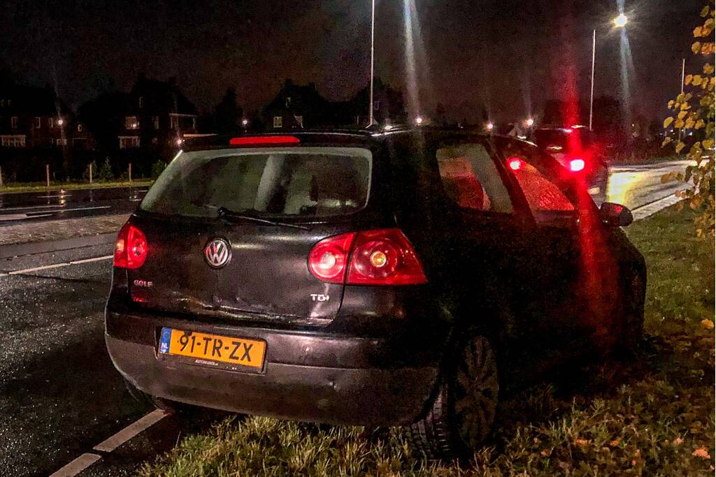 Veel schade bij kop-staart botsing voor stoplicht