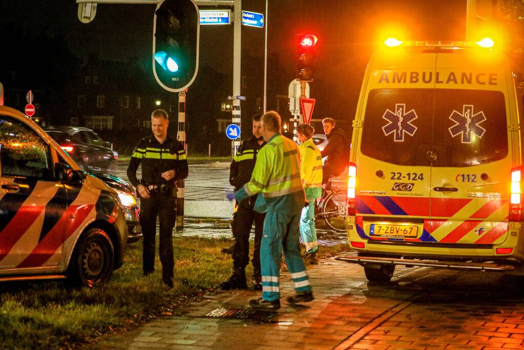 Veel schade bij kop-staart botsing voor stoplicht