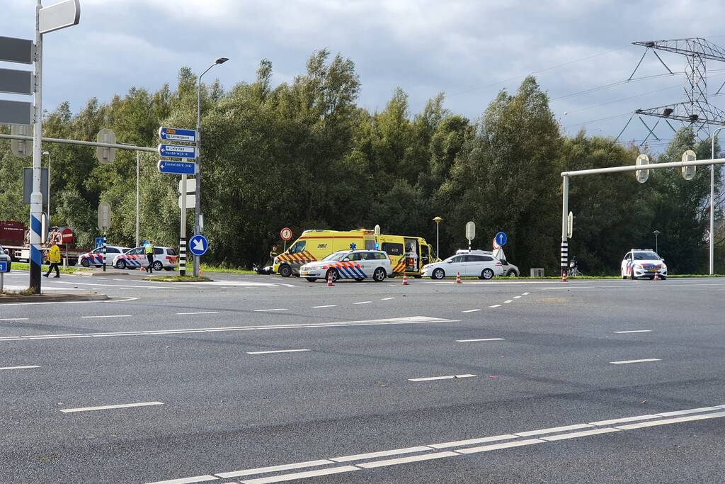 Brommerrijder raakt gewond na ongeval op kruising