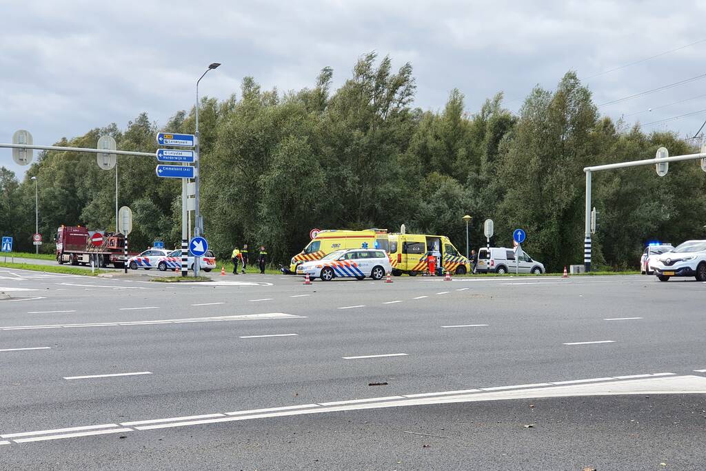 Brommerrijder raakt gewond na ongeval op kruising
