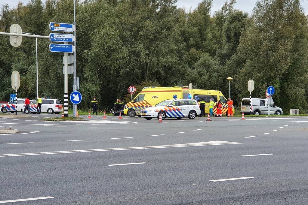 Brommerrijder raakt gewond na ongeval op kruising