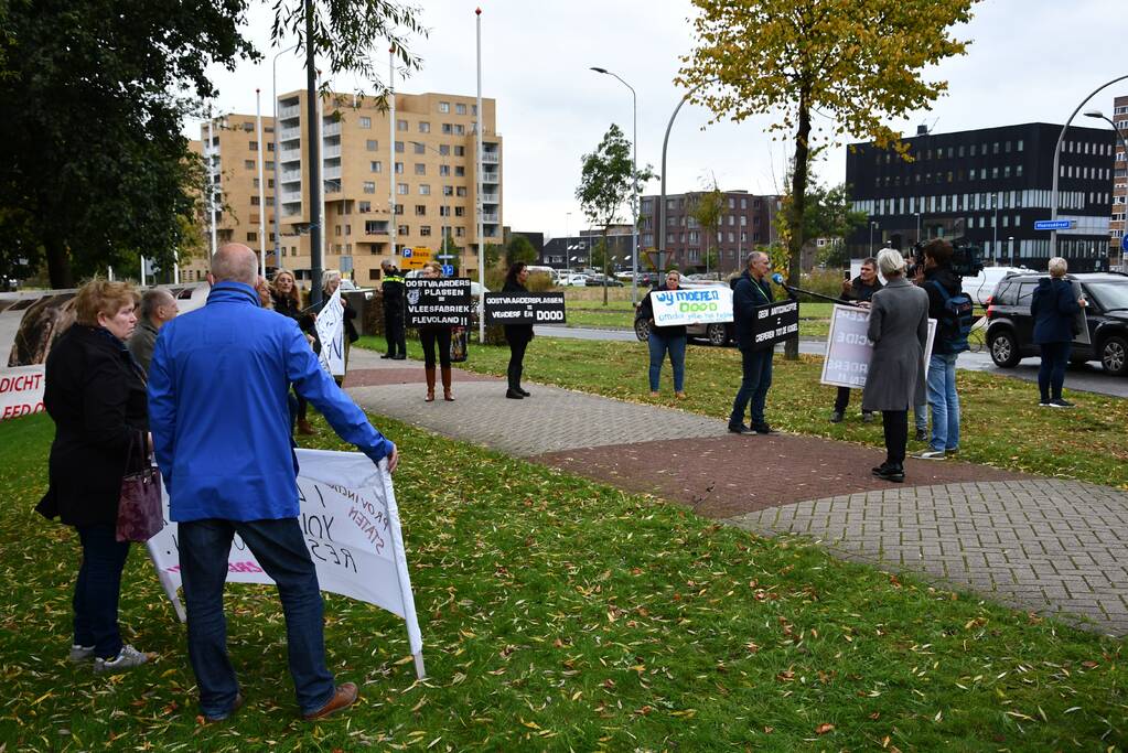 Demonstratie tegen slachten konikpaarden en heckrunderen Oostvaarderplassen