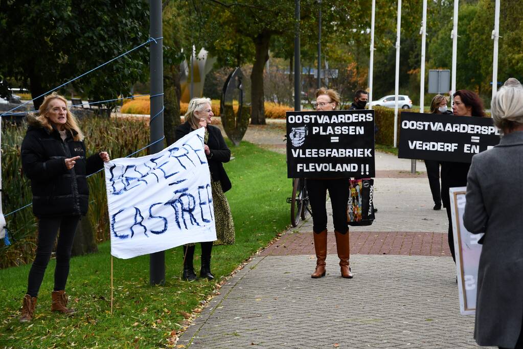 Demonstratie tegen slachten konikpaarden en heckrunderen Oostvaarderplassen