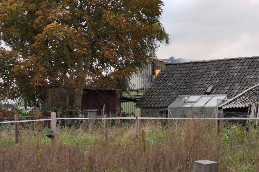 Uitslaande brand in schuur