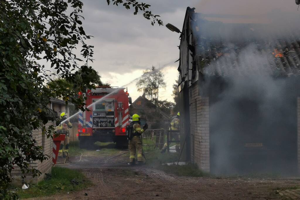 Uitslaande brand in schuur