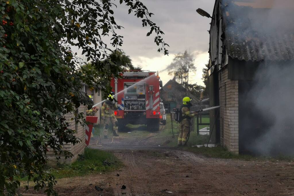 Uitslaande brand in schuur