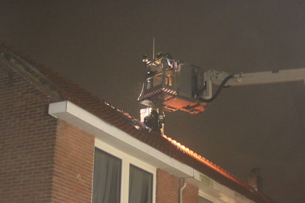 Brand in schoorsteen van woning