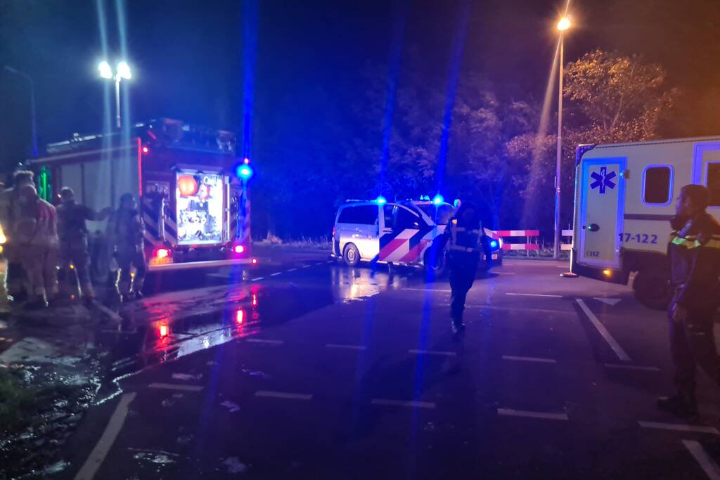 Auto raakt te water, inzittende gevlucht