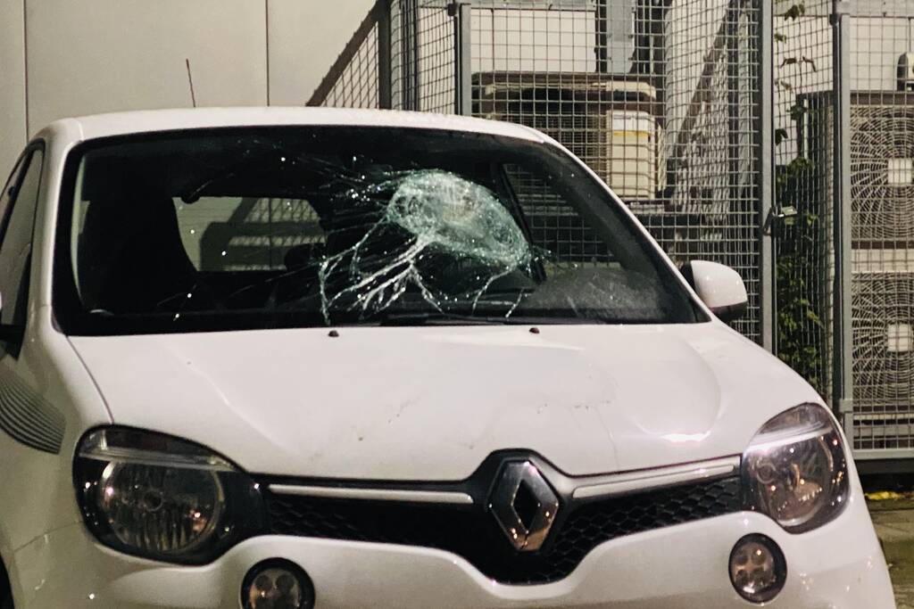 Automobiliste rijdt fietser aan bij verlaten tankstation