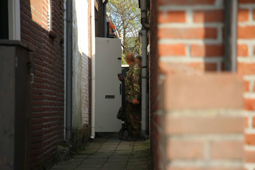 Explosieven Opruimingsdienst haalt granaten, ontsteker en een kogel uit schuur