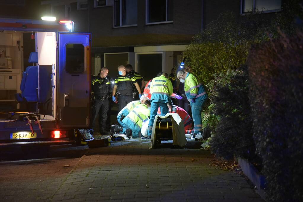 Man zwaargewond bij steekpartij