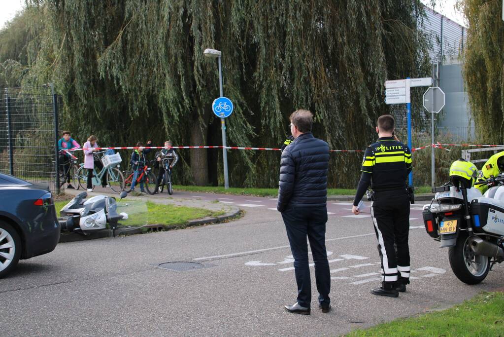 Tesla in botsing met scooter