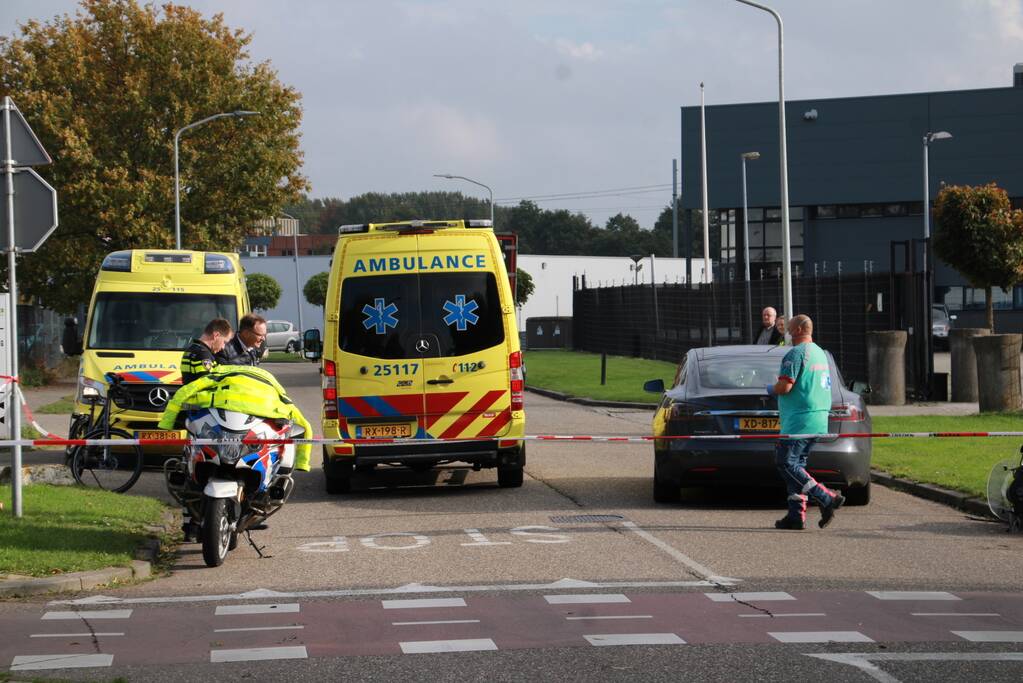 Tesla in botsing met scooter