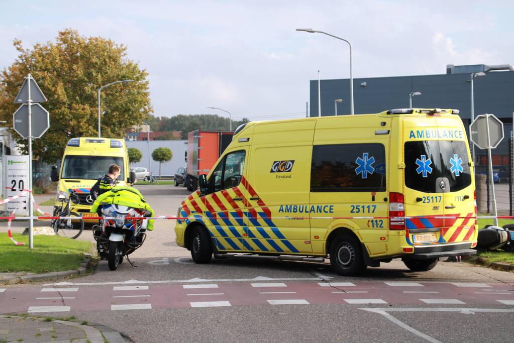 Tesla in botsing met scooter