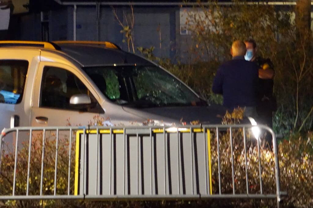 Jonge fietsster geschept door auto