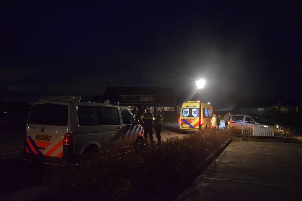 Jonge fietsster geschept door auto