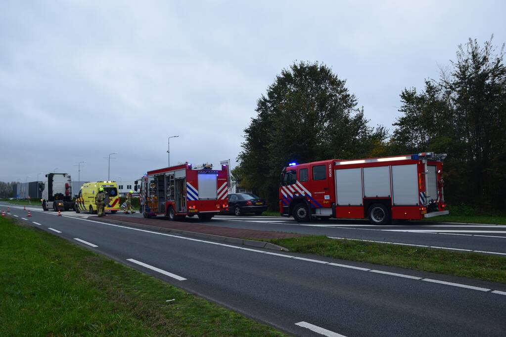 Gewonde bij aanrijding tussen personenauto en vrachtwagen