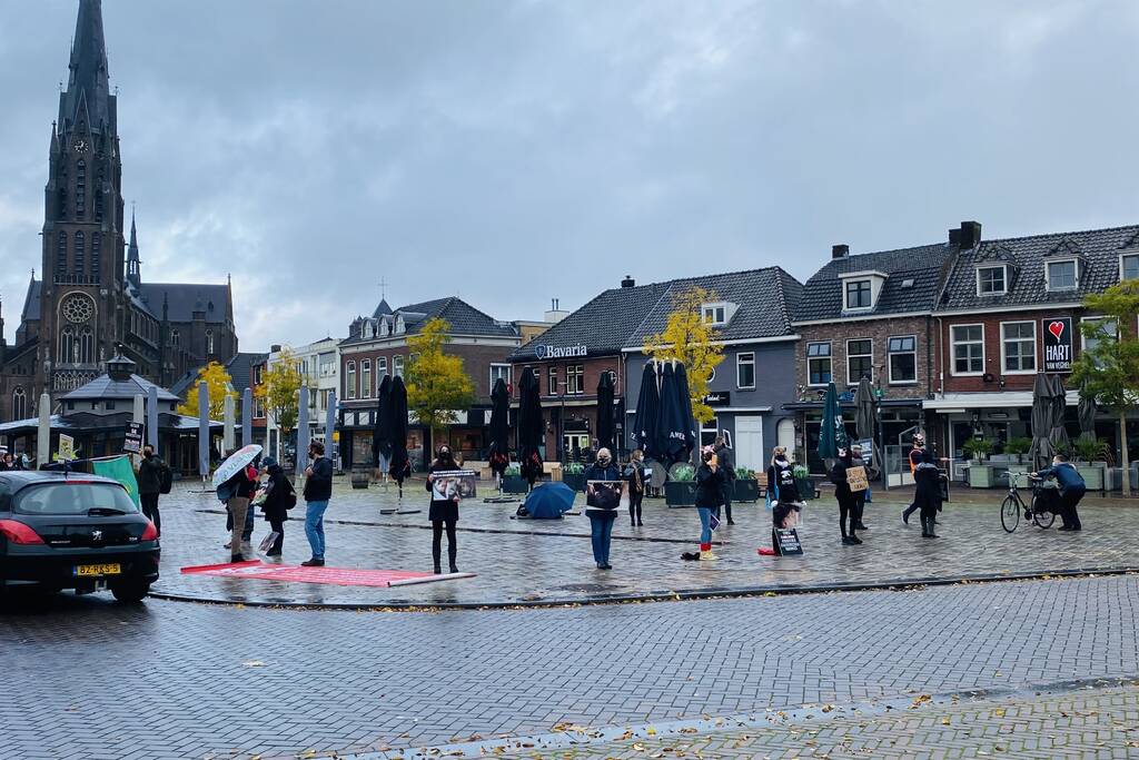 Demonstratie tegen varkenswinkel Oijink