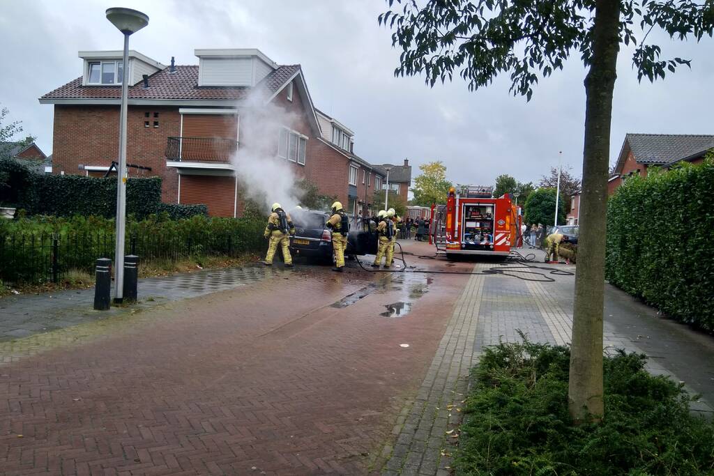 Auto gaat in vlammen op